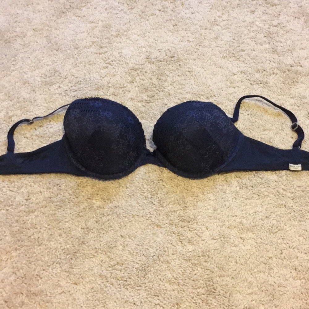 Hollister bra: 34C